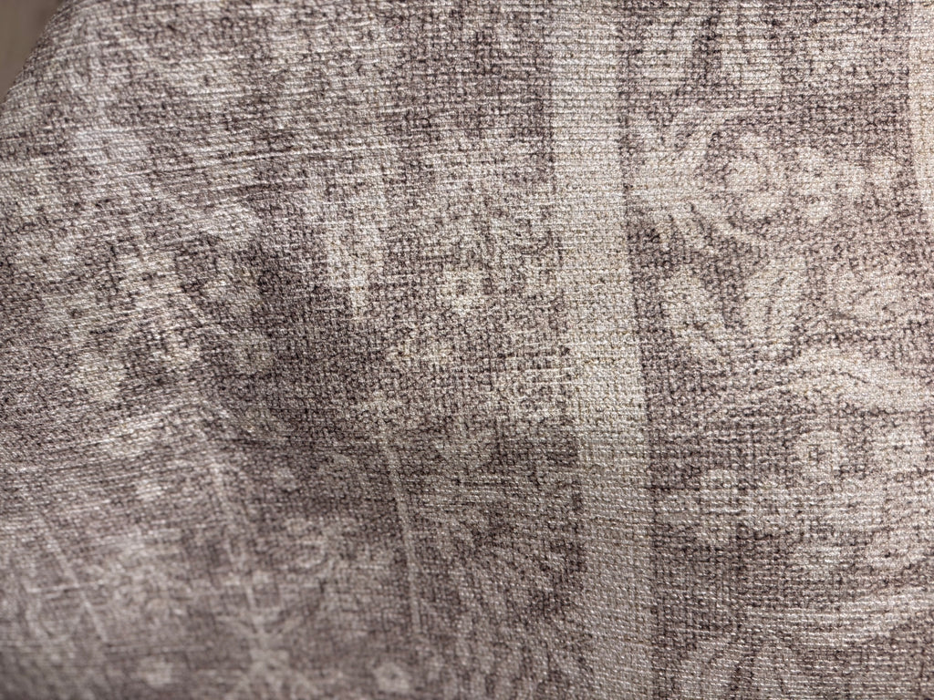 Neutral taupe patterned 5x7’6” rug rental
