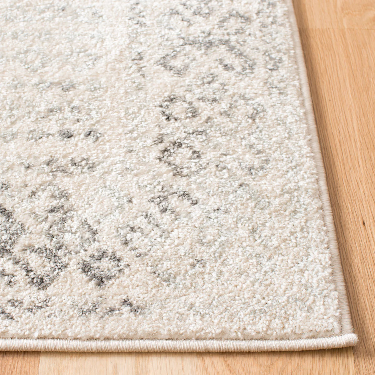Grey and white 6x9 rug rental