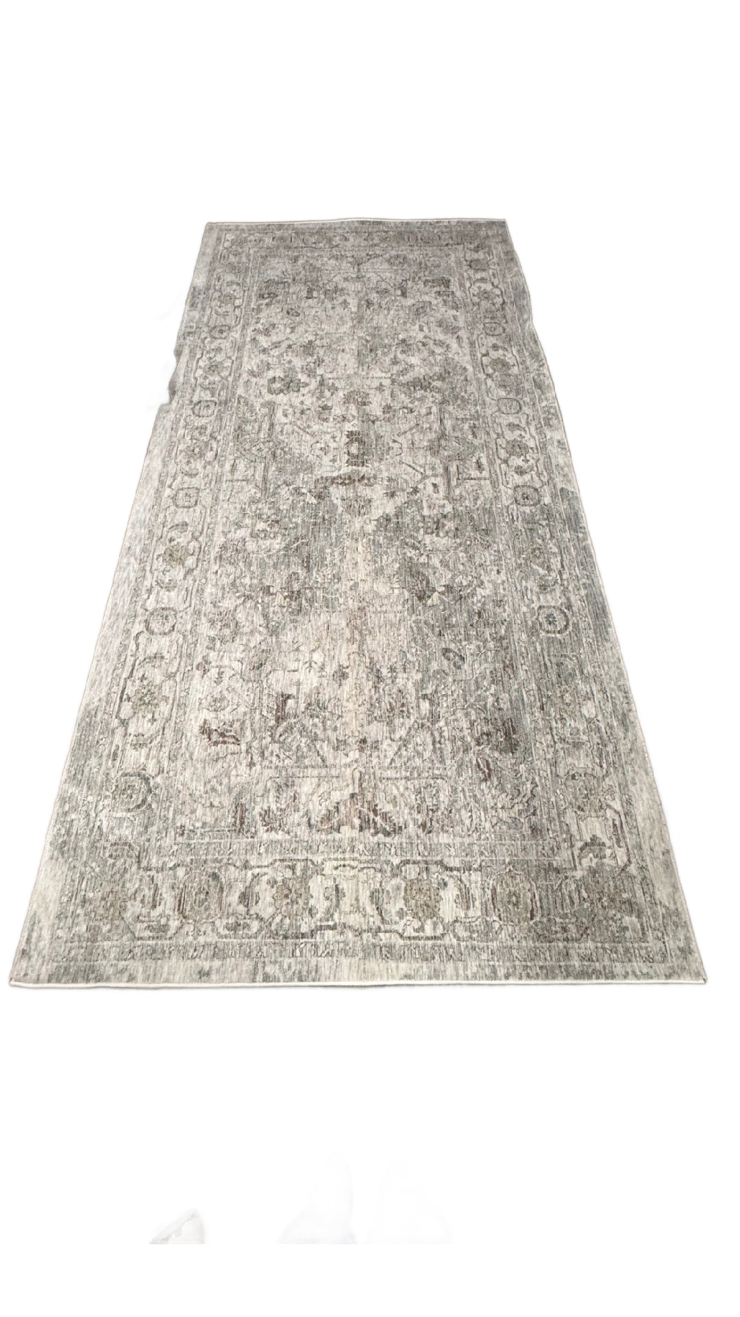 5’ 6” x 11’ 6” neutral rug rental