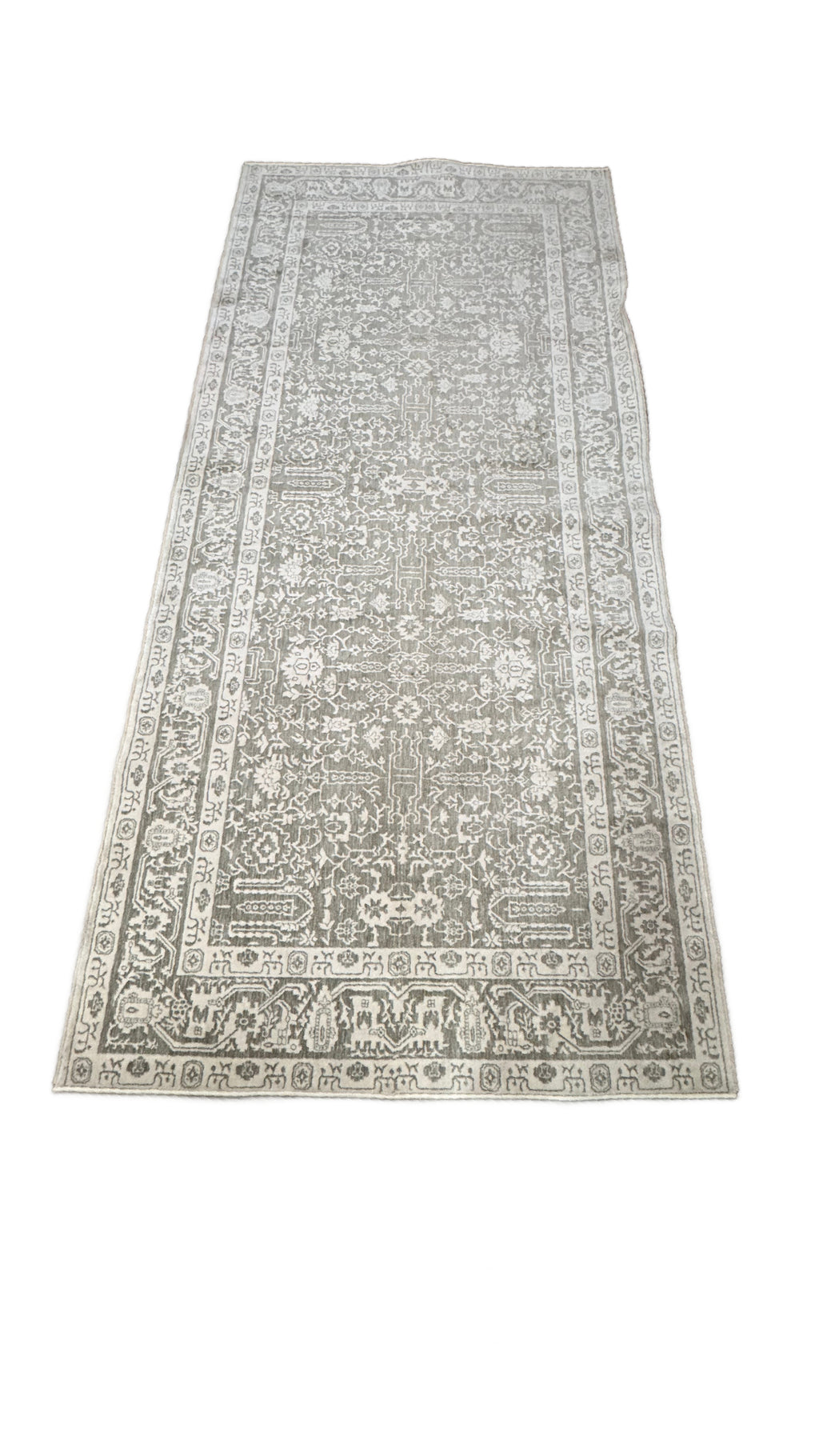 5’5” x 11’6” soft taupe zumi rug rental