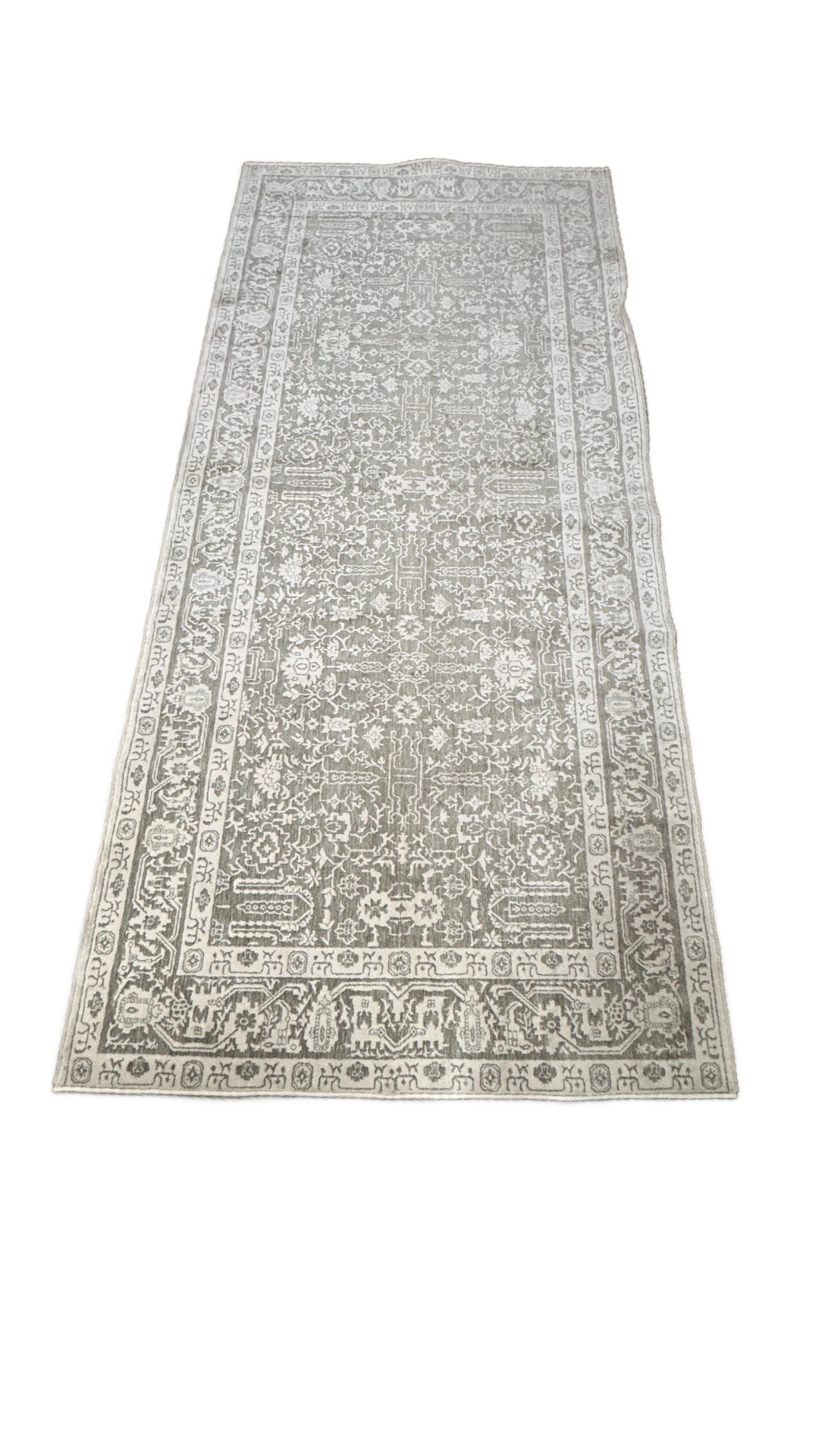 5’5” x 11’6” soft taupe zumi rug rental