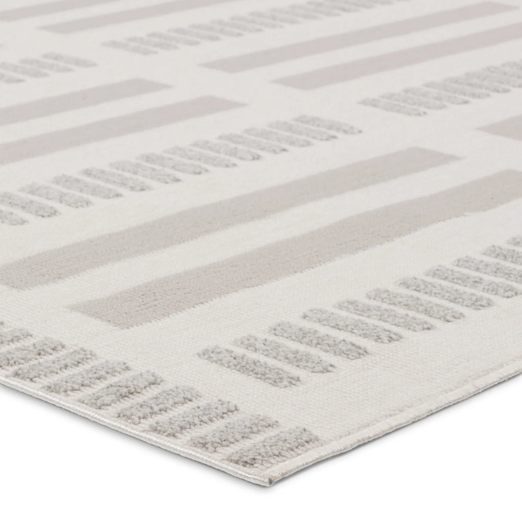 5’3” x 7’6” white , taupe and grey rug rental